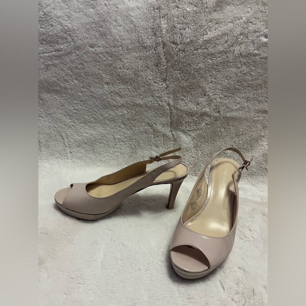 Nine West Size 7 nude pumps